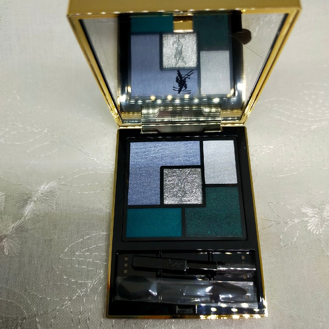 Yves Saint Laurent Beaute(イヴサンローランボーテ)のイヴサンローラン　パレット　アーバンエスケープ　1 コスメ/美容のベースメイク/化粧品(アイシャドウ)の商品写真