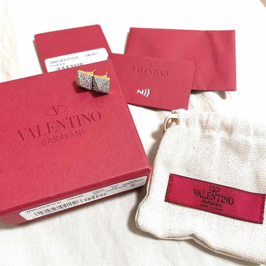 VALENTINO(ヴァレンティノ)の美品 VALENTINO ロックスタッズ メタル X スワロフスキークリスタル レディースのアクセサリー(ピアス)の商品写真