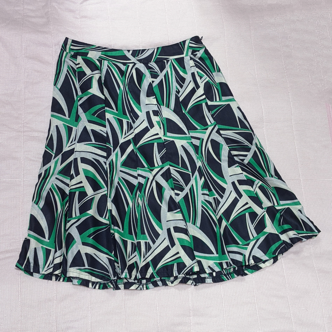 緑ボタニカルスカート plein de vie レディースのスカート(ひざ丈スカート)の商品写真