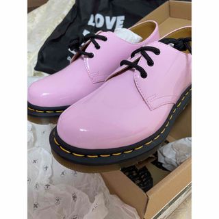 ドクターマーチン(Dr.Martens)の✴️新品未使用✴️ピカピカつやつやドクターマーチンピンクの靴✴️(ブーティ)