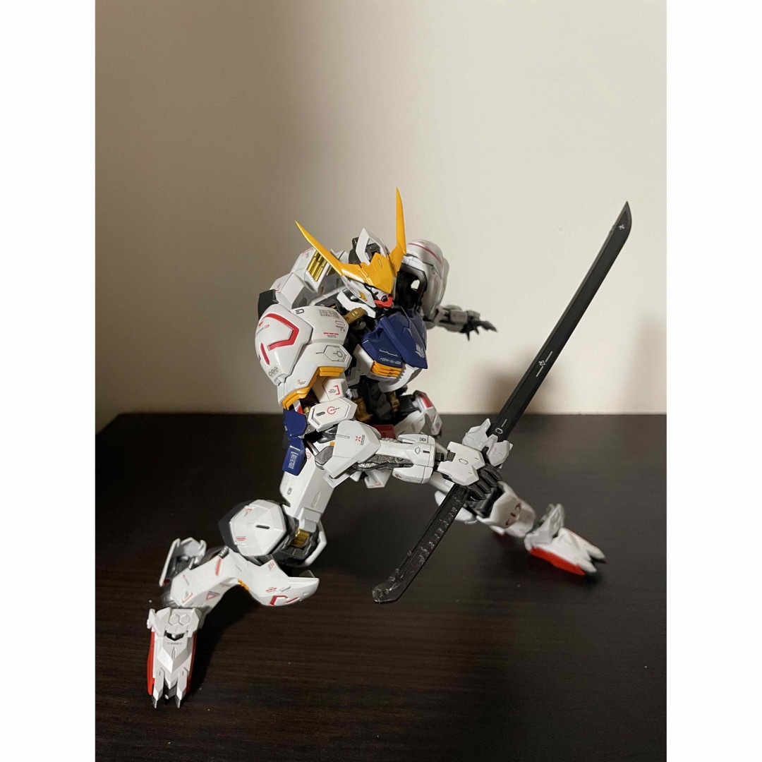 BANDAI(バンダイ)のMG バルバトス　完成品 エンタメ/ホビーのおもちゃ/ぬいぐるみ(模型/プラモデル)の商品写真