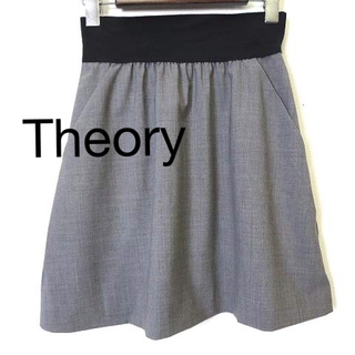 セオリー(theory)の美品　Theory フレアスカート グレーブラック(ひざ丈スカート)