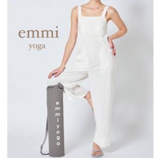 エミ(emmi)のemmi yoga エミヨガ カップ付きオールインワン ホワイト 白(オールインワン)