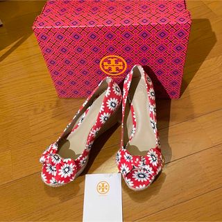 トリーバーチ(Tory Burch)のトリーバーチ　サンダル　花柄　赤(サンダル)