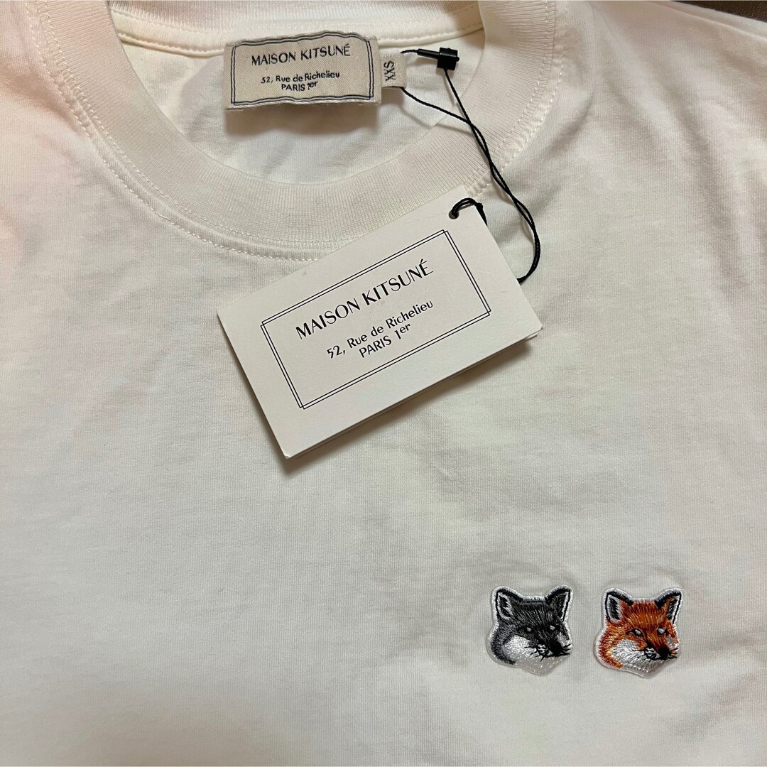 MAISON KITSUNE'(メゾンキツネ)のDOUBLE FOX HEAD PATCH CLASSIC TEE-SHIRT レディースのトップス(Tシャツ(半袖/袖なし))の商品写真