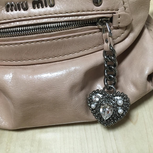 miumiu(ミュウミュウ)のmiumiu bag 美品ピンクベージュ レディースのバッグ(ハンドバッグ)の商品写真