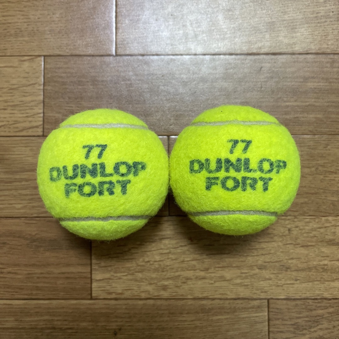 DUNLOP(ダンロップ)のダンロップテニスボール　2個    送料無料　77番 スポーツ/アウトドアのテニス(ボール)の商品写真