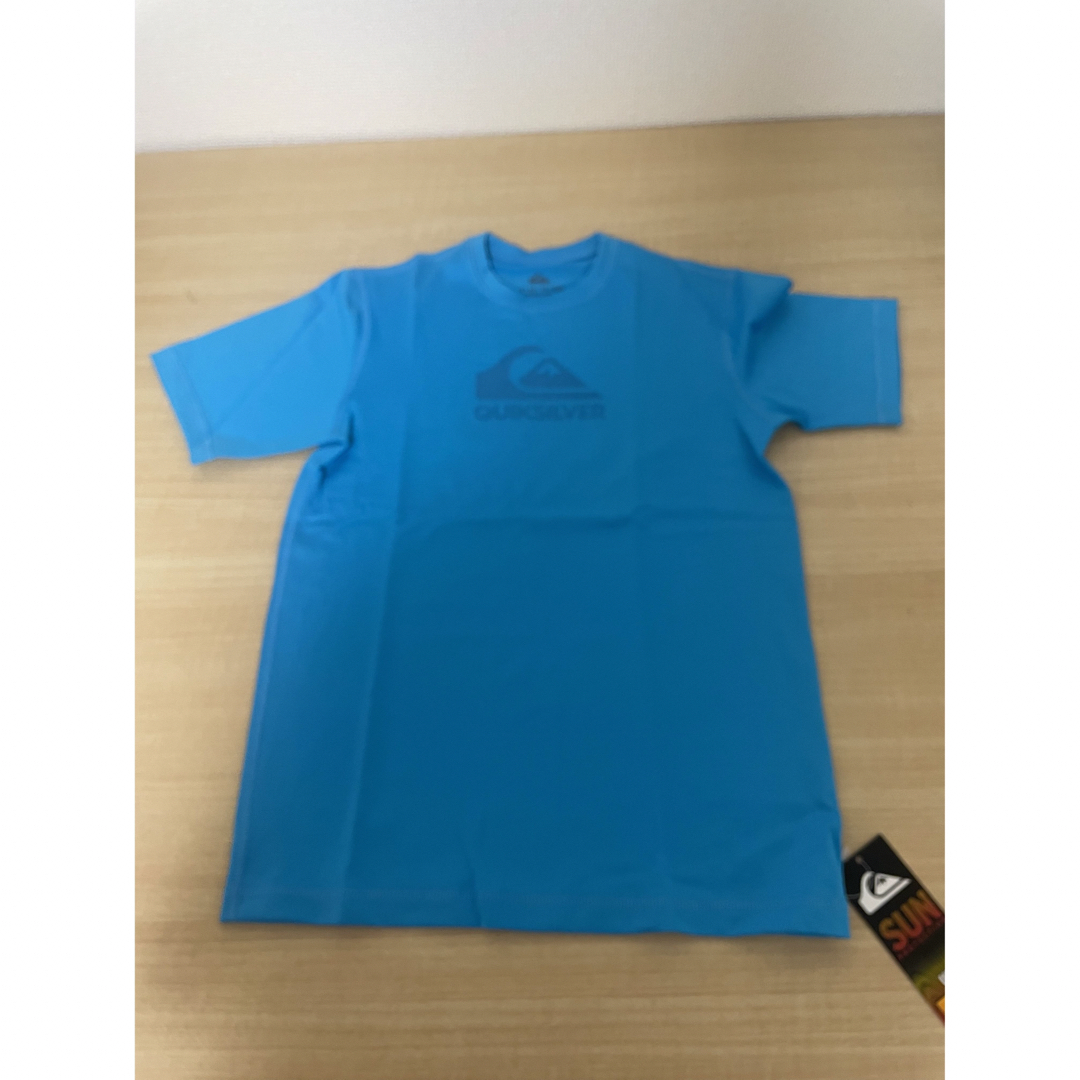 QUIKSILVER(クイックシルバー)の新品 クイックシルバー 半袖　ラッシュガード ボーイズ　SS BL 120 キッズ/ベビー/マタニティのキッズ服男の子用(90cm~)(水着)の商品写真