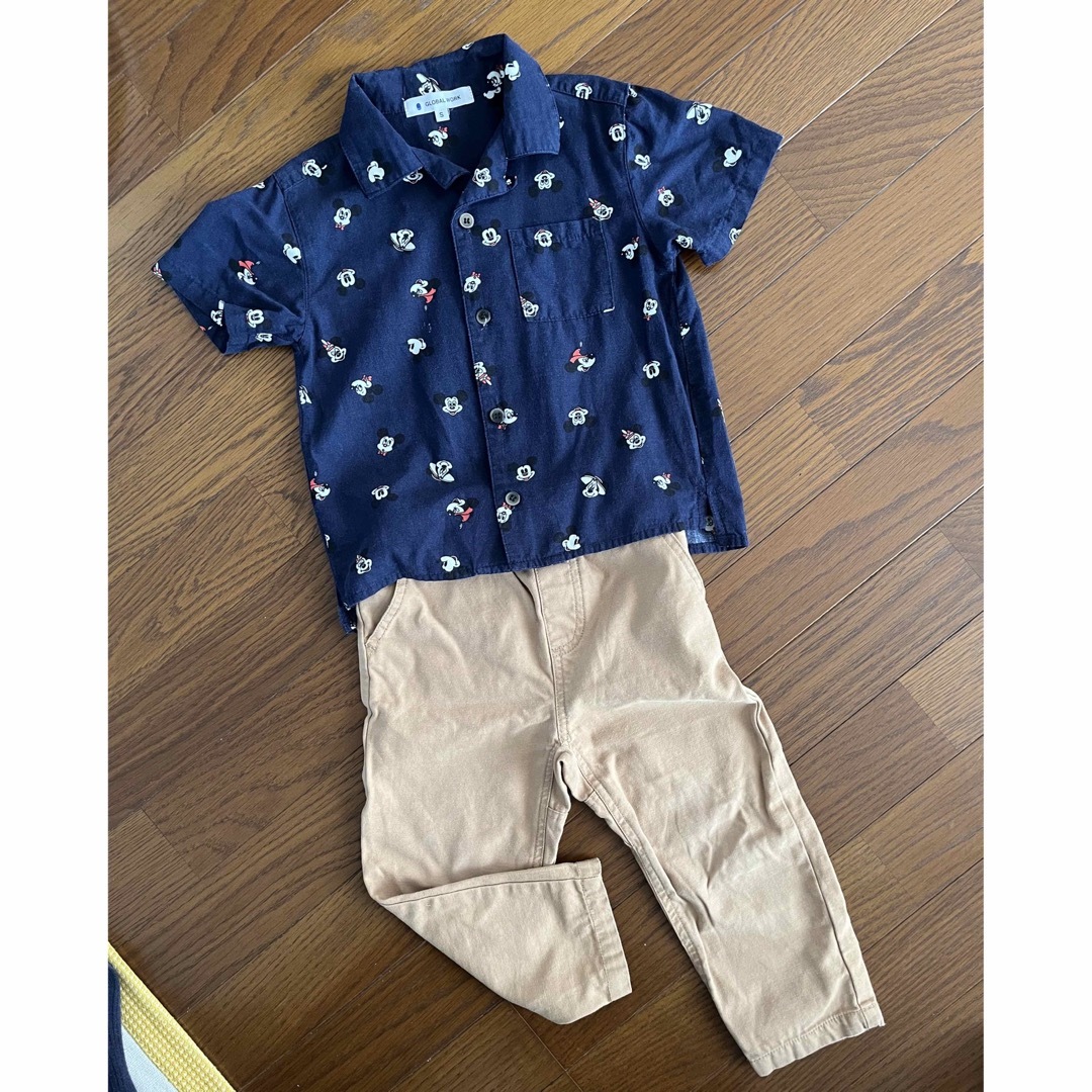 GLOBAL WORK(グローバルワーク)のミッキーシャツ＋チノパンセット　100 キッズ/ベビー/マタニティのキッズ服男の子用(90cm~)(その他)の商品写真