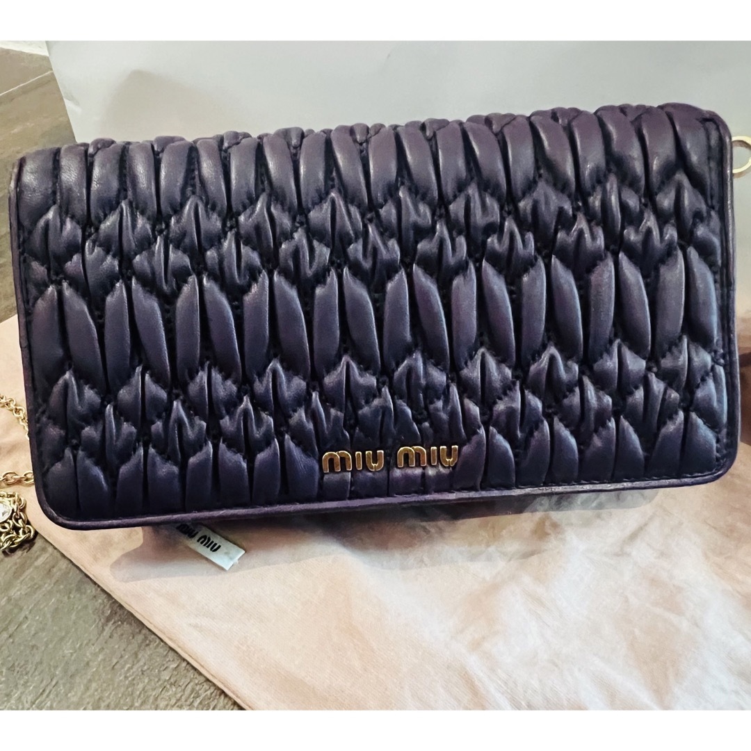 バッグmiumiu ポシェット　チェーン付き