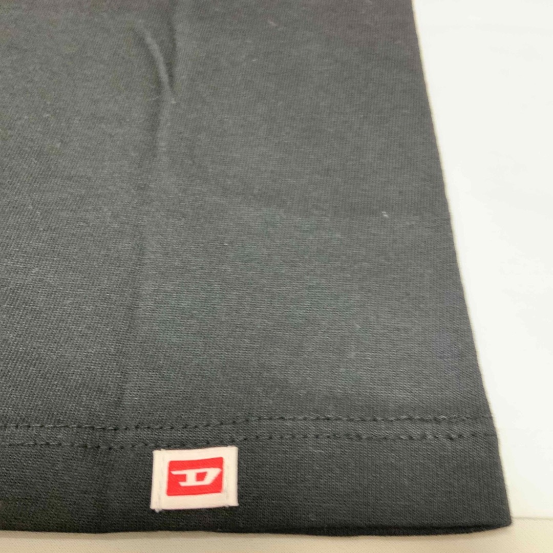 DIESEL(ディーゼル)の洗練されたデザイン　DIESEL　Vネック　ブラック/ホワイト　2枚セット　L メンズのトップス(Tシャツ/カットソー(半袖/袖なし))の商品写真