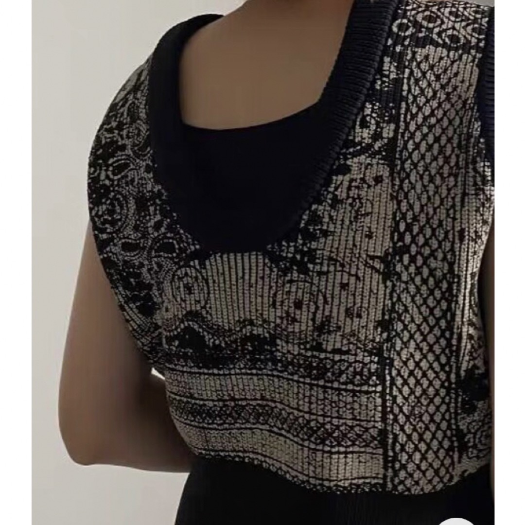 ameri 2WAY LACE PAINTING KNIT TOP