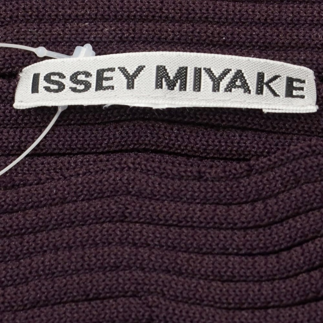 ISSEY MIYAKE(イッセイミヤケ)の【中古】イッセイミヤケ ISSEY MIYAKE 2023年春夏 ポリエステル系 プルオーバーニット ダークパープルxグリーン【サイズ表記なし】【レディース】 レディースのトップス(ニット/セーター)の商品写真