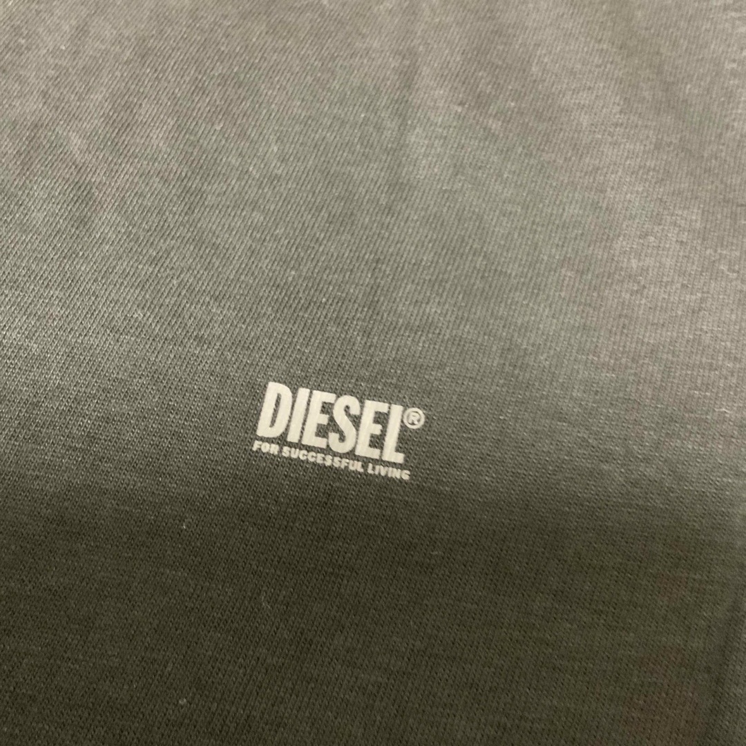 DIESEL(ディーゼル)の洗練されたデザイン　DIESEL　Vネック　ブラック/グレー　2枚セット　XL メンズのトップス(Tシャツ/カットソー(半袖/袖なし))の商品写真