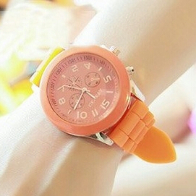 777円★シリコンウォッチ★オレンジ レディースのファッション小物(腕時計)の商品写真