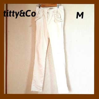 ティティアンドコー(titty&co)のtitty&Co.　レディースパンツ　Mサイズ　ホワイト(カジュアルパンツ)