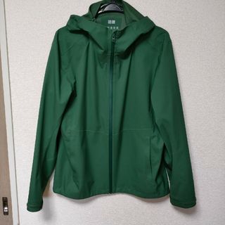 ユニクロ(UNIQLO)のユニクロ　メンズ　撥水パーカー　Ｌサイズ(パーカー)