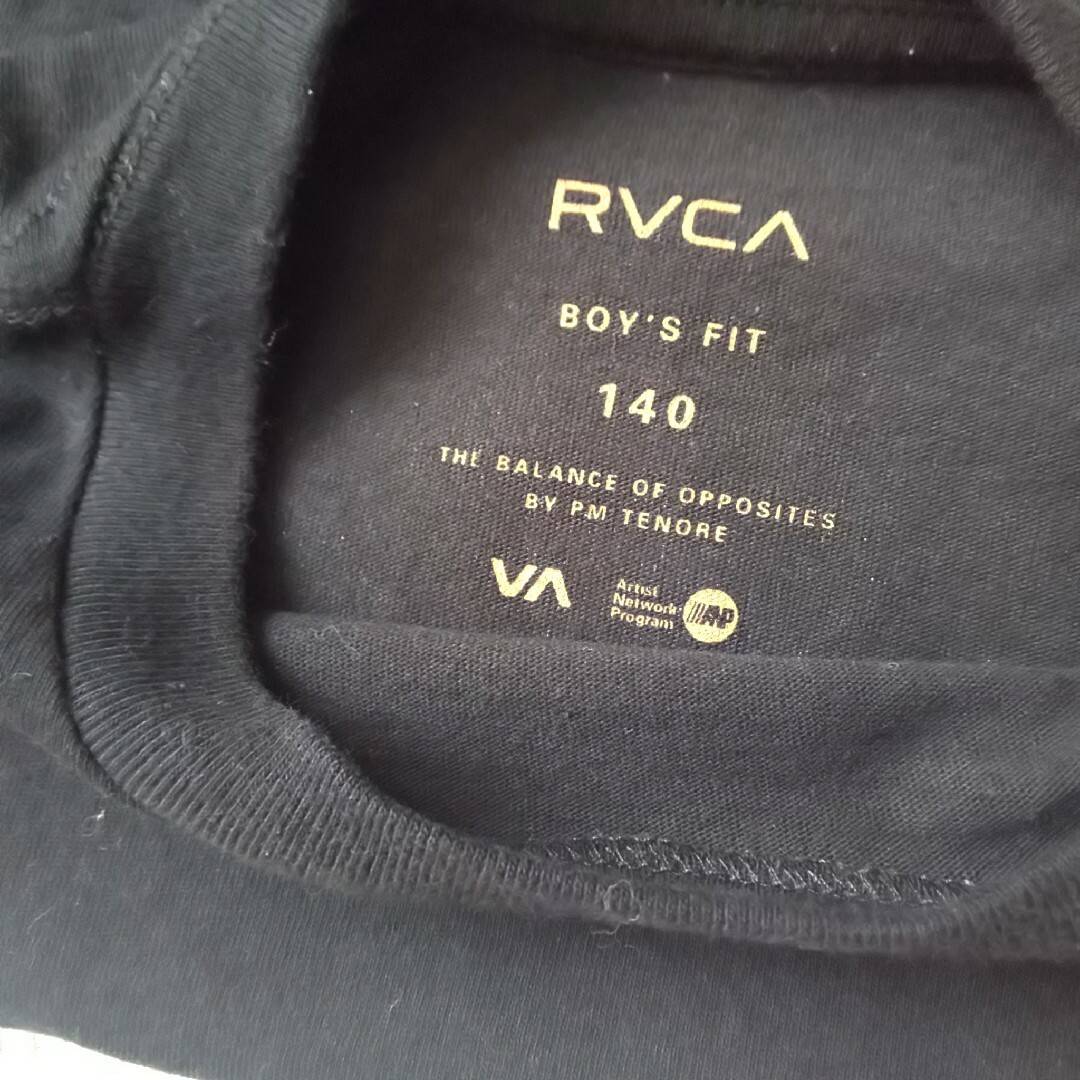 RVCA(ルーカ)のRVCA 半袖Tシャツ 140㎝ ﾊﾞｯｸﾛｺﾞ ﾙｰｶ キッズ/ベビー/マタニティのキッズ服男の子用(90cm~)(Tシャツ/カットソー)の商品写真