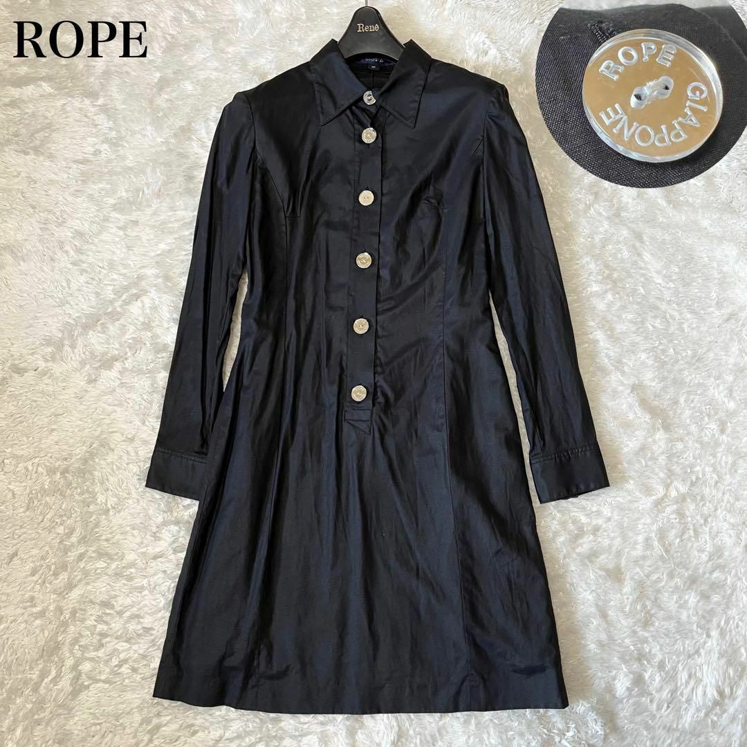 ROPE’(ロペ)のROPE  ロペ　シャツワンピース　チュニック　ブラック　ひざ丈　ロゴボタン レディースのワンピース(ひざ丈ワンピース)の商品写真