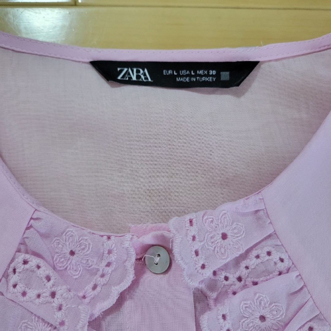 ZARA(ザラ)のZARA ビックカラー フリルブラウス レディースのトップス(シャツ/ブラウス(半袖/袖なし))の商品写真