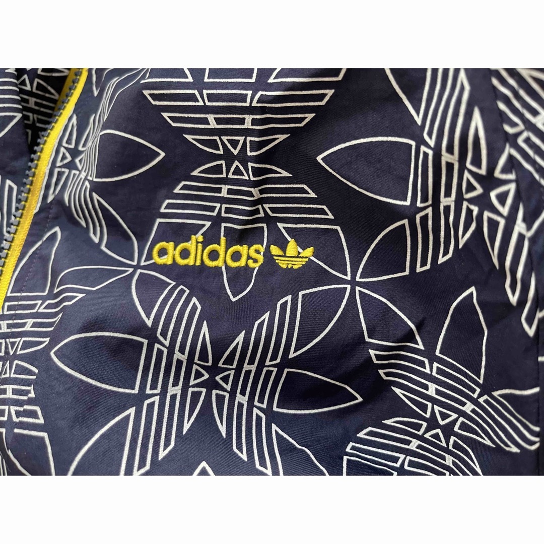 adidas(アディダス)の【最終お値下げ】アディダス ウィンドブレーカー（フード付き） レディースのジャケット/アウター(ナイロンジャケット)の商品写真