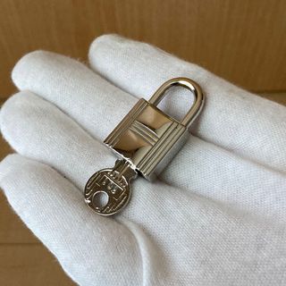 エルメス(Hermes)の【美品〜極美品】HERMES エルメス　カデナ　パドロック  シルバー　101番(キーホルダー)