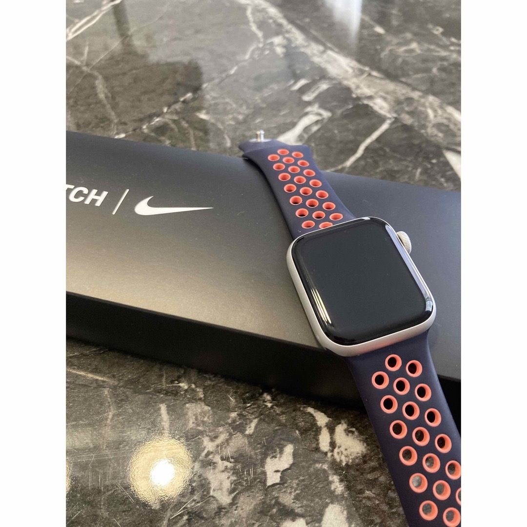 正規店お得 Apple Watch SE本体 /GPS/40mm/シルバー/NIKE ky0m7-m64651466119 