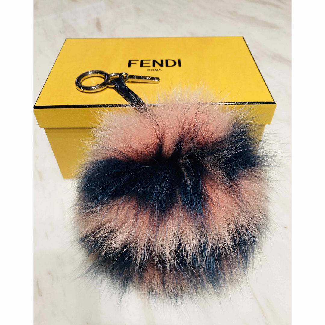 正規品　FENDI フェンディフォックスファーポンポンチャーム