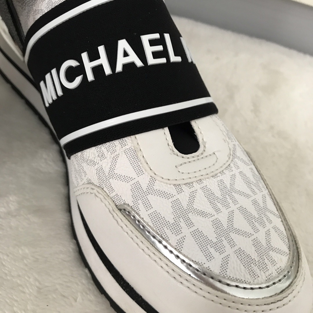 超美品【MICHAEL KORS】ブラック ホワイト レディーススニーカー