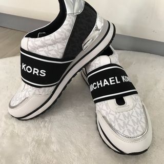 超美品【MICHAEL KORS】ブラック ホワイト レディーススニーカー