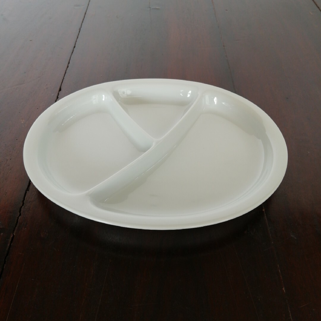 白山陶器(ハクサントウキ)の新品　白山陶器　白磁　yトレイ　1枚 インテリア/住まい/日用品のキッチン/食器(食器)の商品写真