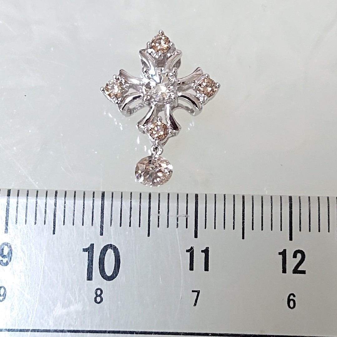 18K WG ブラウンダイヤ & ロシアンダイヤ ペンダントヘッド 0.53ct レディースのアクセサリー(ネックレス)の商品写真