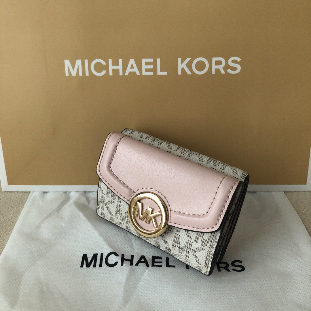 Michael Kors(マイケルコース)の新品 マイケルコース 定価28,600円 三つ折り財布 シグネチャーピンク レディースのファッション小物(財布)の商品写真