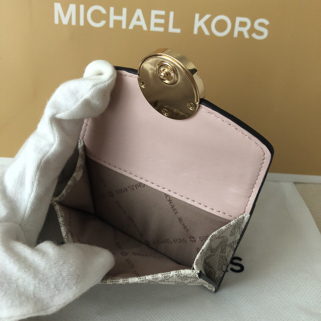 Michael Kors(マイケルコース)の新品 マイケルコース 定価28,600円 三つ折り財布 シグネチャーピンク レディースのファッション小物(財布)の商品写真