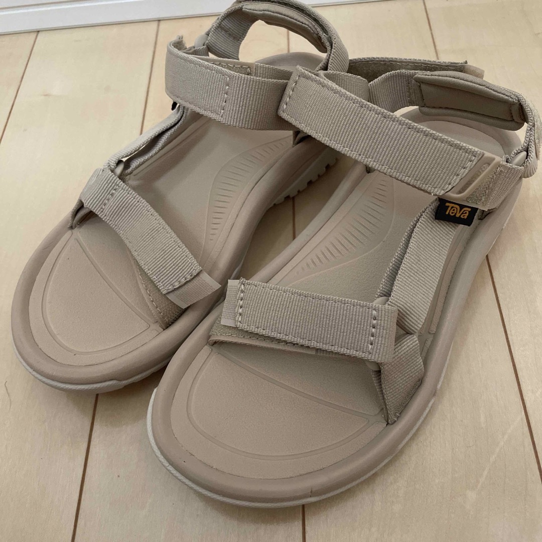 Teva(テバ)のテバ　ハリケーン　ベージュ　23cm レディースの靴/シューズ(サンダル)の商品写真