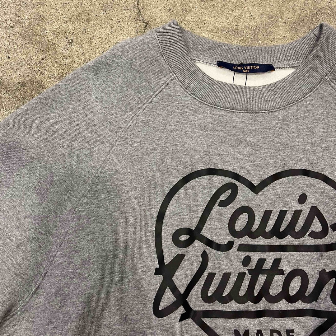 LOUIS VUITTON(ルイヴィトン)のlouis vuitton nigo crewneck メンズのトップス(スウェット)の商品写真