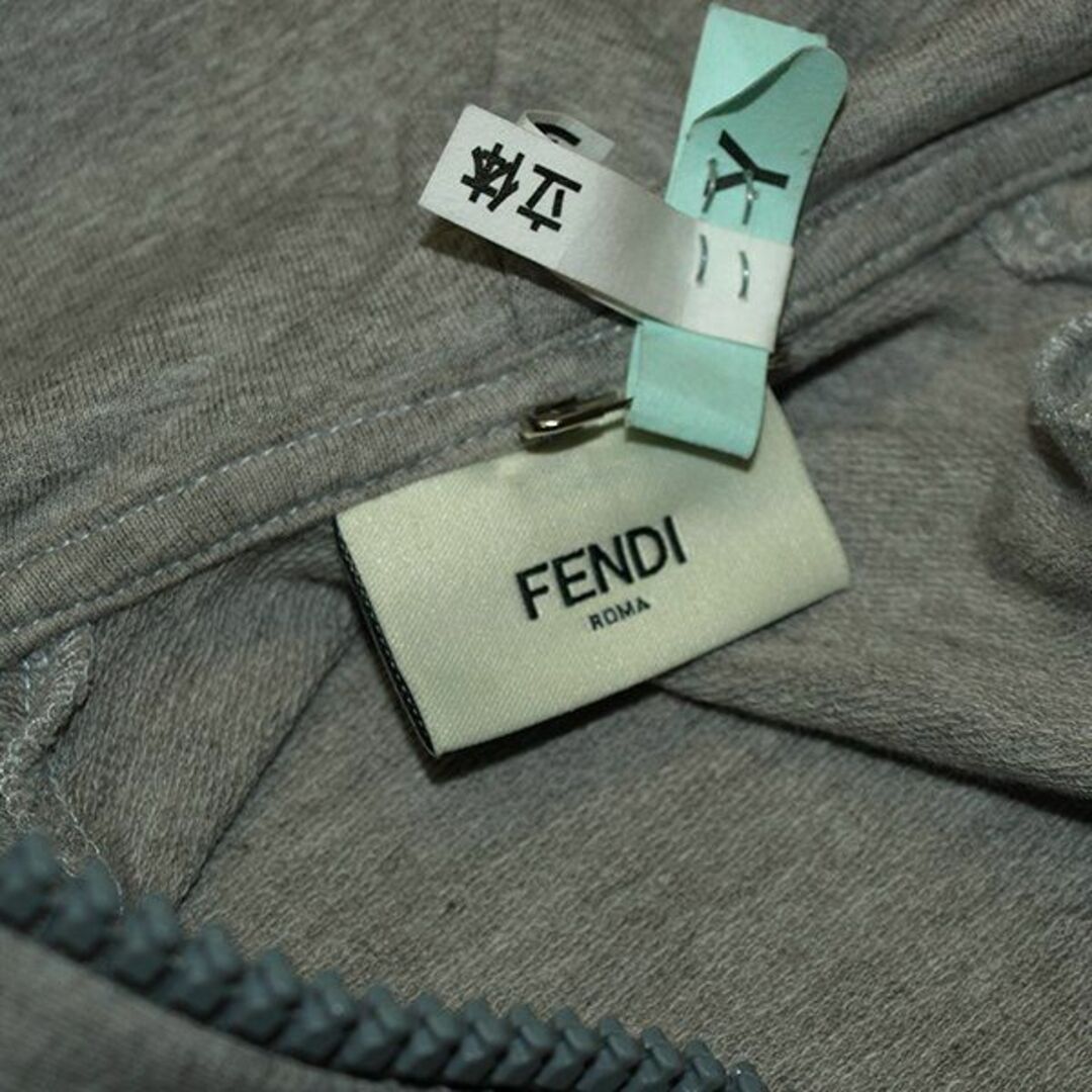 FENDI(フェンディ)のフェンディ・ジップアップパーカー◇グレー系　4Aサイズ　クリーニング済み　美品 キッズ/ベビー/マタニティのキッズ服男の子用(90cm~)(ジャケット/上着)の商品写真