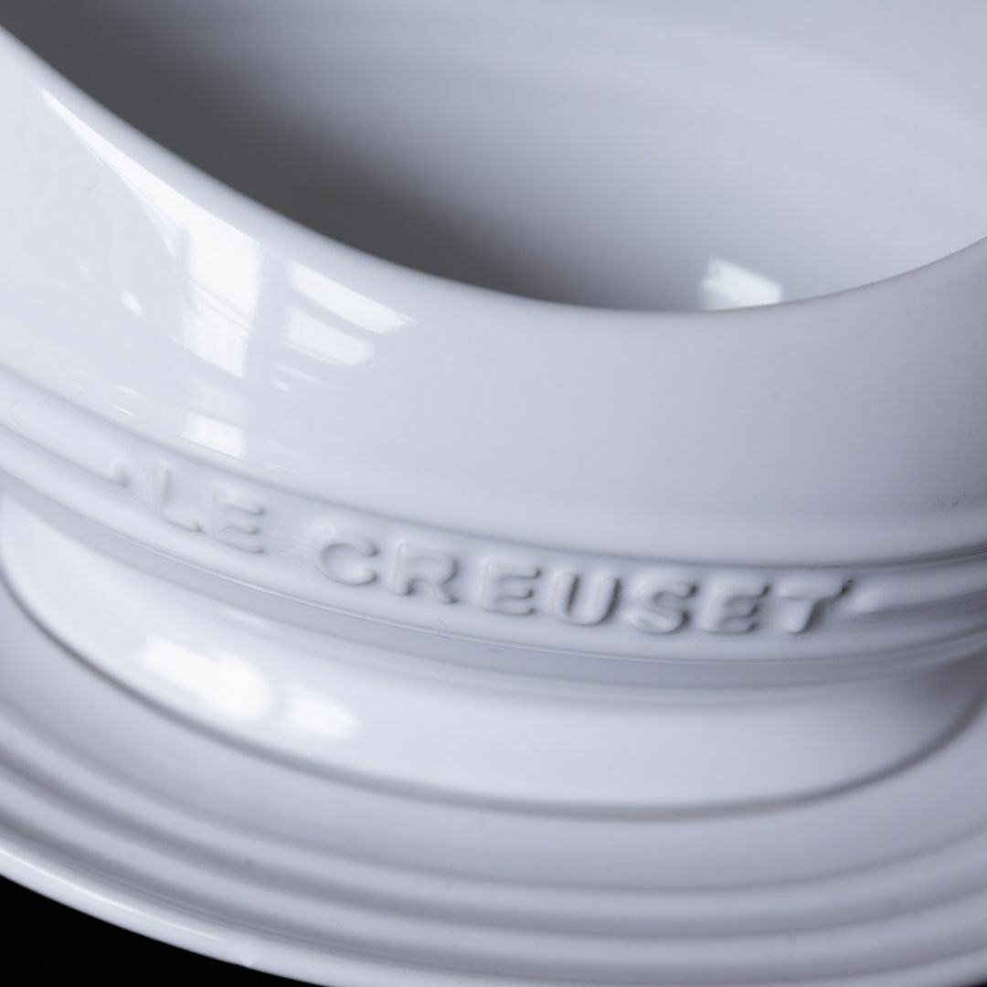 LE CREUSET(ルクルーゼ)のルクルーゼ グレービーボートホワイトほぼ未使用品 インテリア/住まい/日用品のキッチン/食器(食器)の商品写真