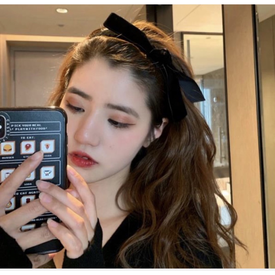新品未使用　ベロアリボンカチューシャ　ブラック　リボン　韓国　可愛い レディースのヘアアクセサリー(カチューシャ)の商品写真