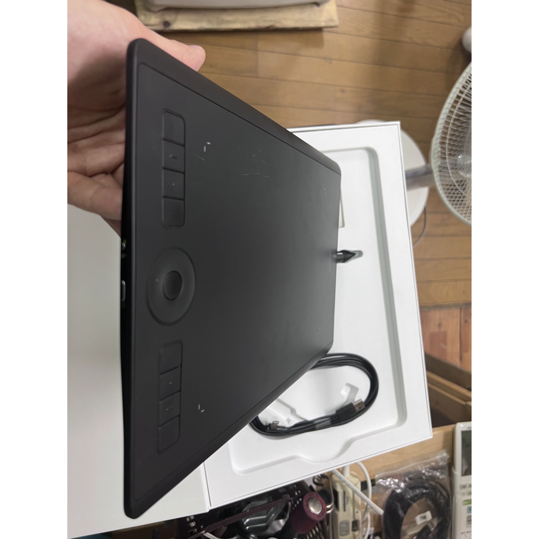 Wacom(ワコム)のWacom Intuos Pro Medium PTH-660/K0 スマホ/家電/カメラのPC/タブレット(タブレット)の商品写真