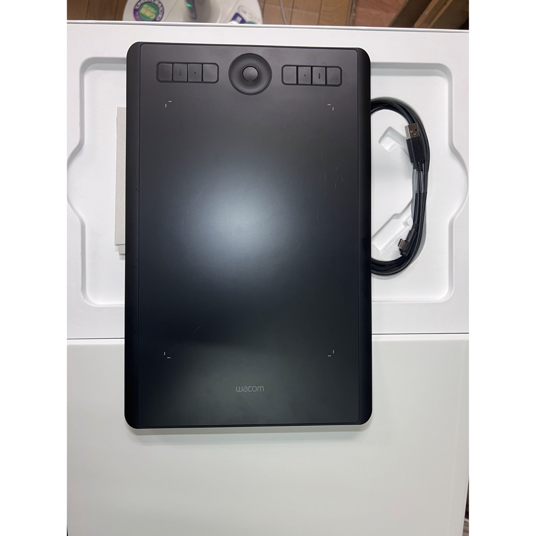 Wacom(ワコム)のWacom Intuos Pro Medium PTH-660/K0 スマホ/家電/カメラのPC/タブレット(タブレット)の商品写真