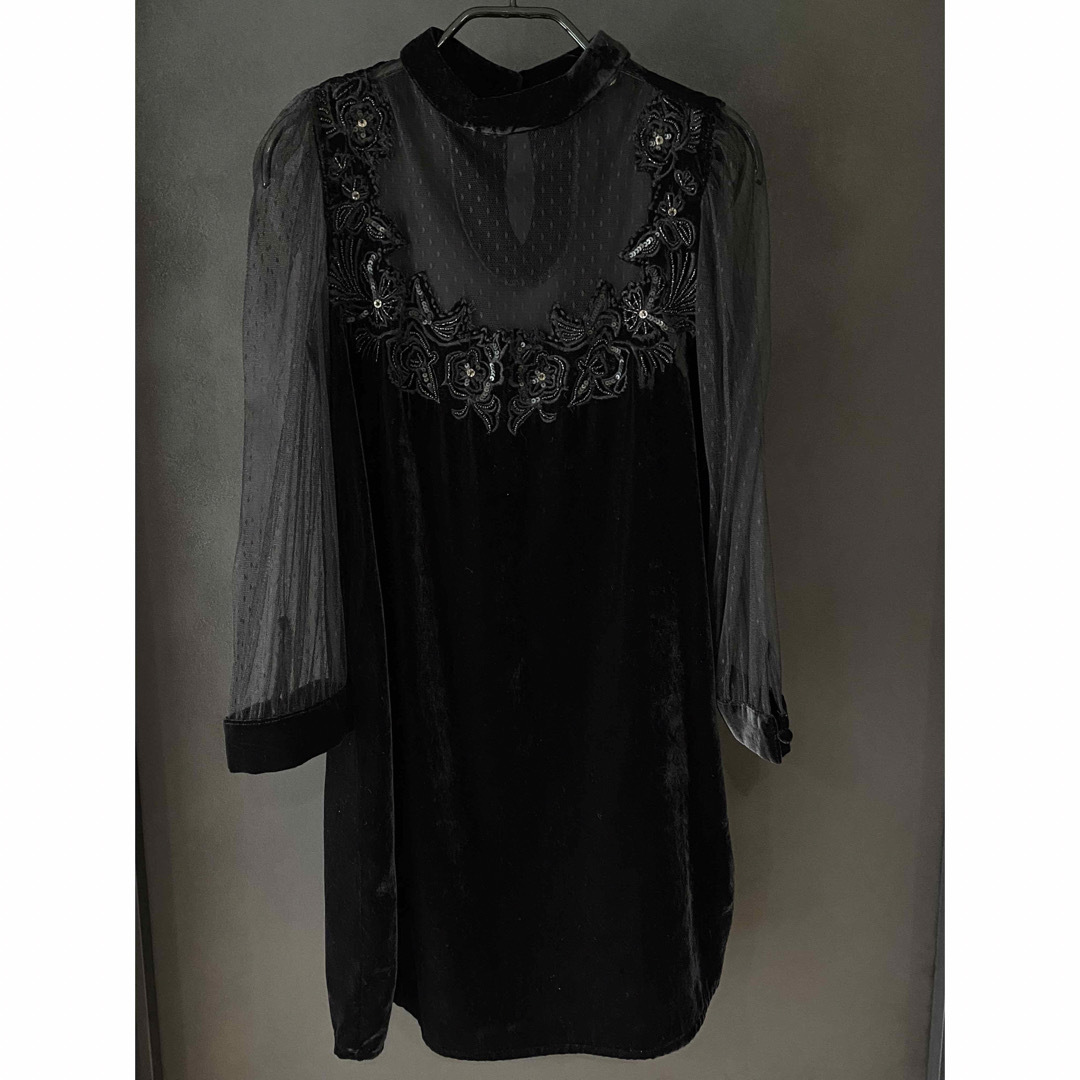 ZARA(ザラ)の未使用　ZARA ベルベット生地　black XS レディースのフォーマル/ドレス(ミディアムドレス)の商品写真