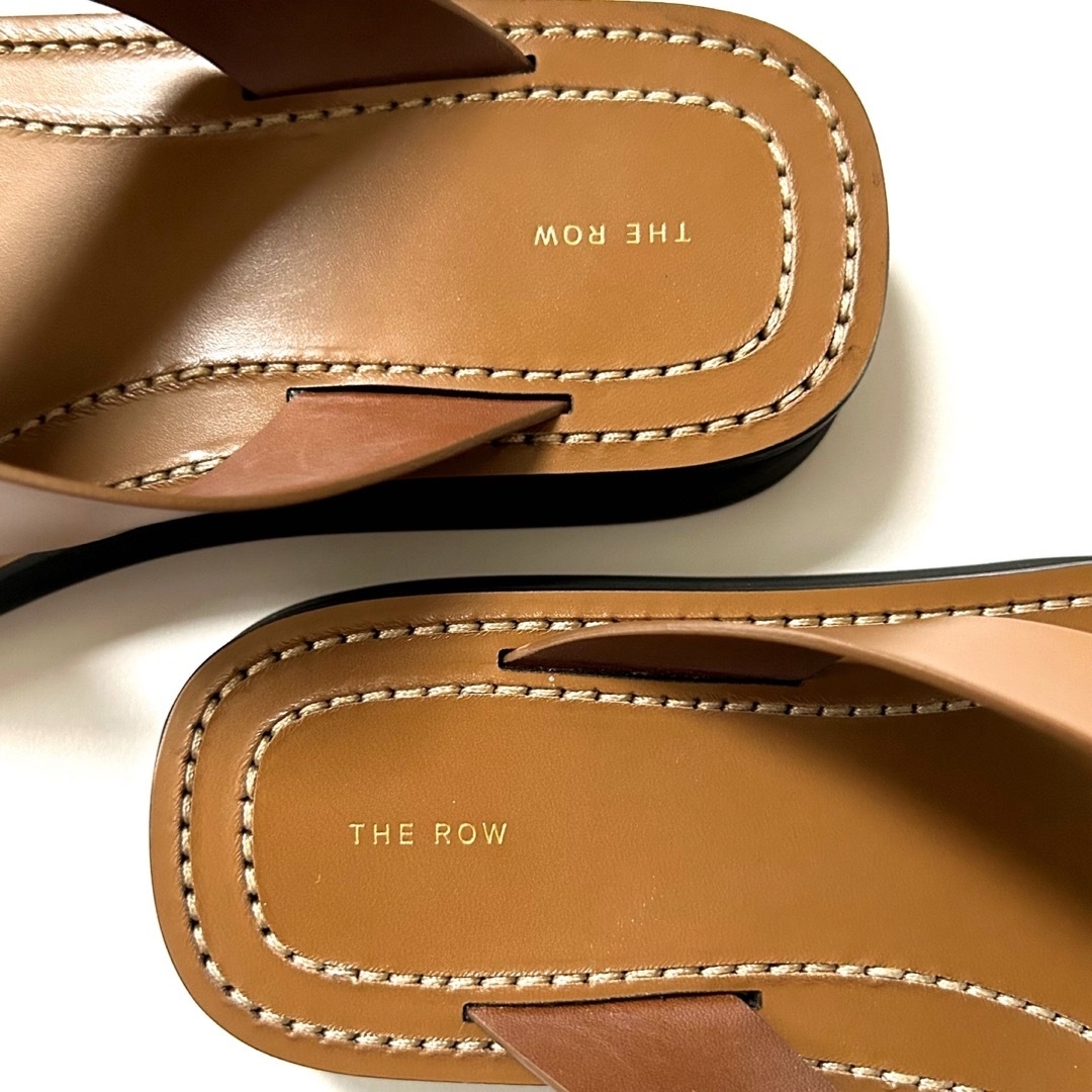 THE ROW(ザロウ)の新品37 The Row ザ ロウ ザロウ GINZA ギンザ トング サンダル レディースの靴/シューズ(サンダル)の商品写真