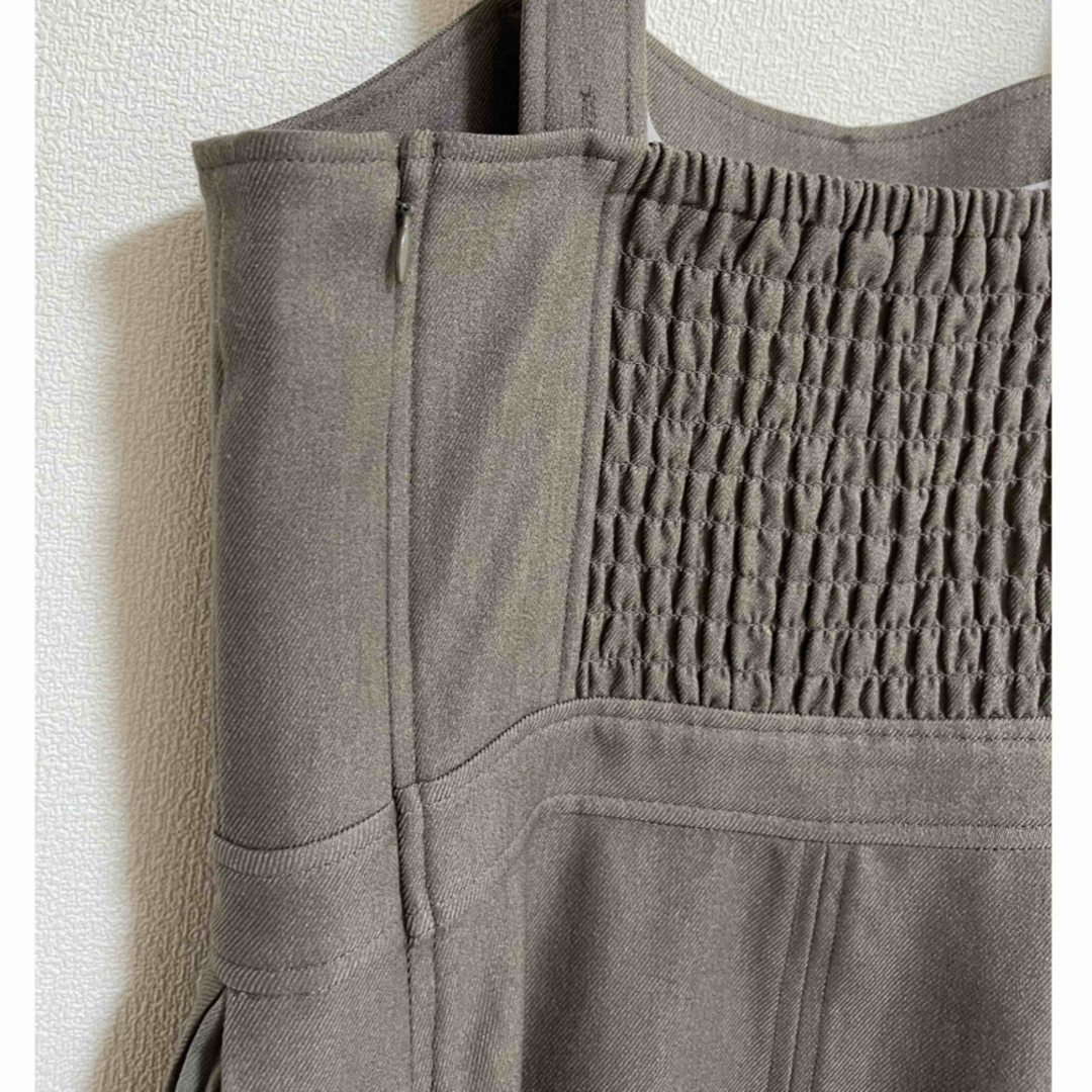 SLY(スライ)のSLY ジャンパースカート 異素材 プリーツ ベージュ ブラウン レディースのワンピース(ロングワンピース/マキシワンピース)の商品写真