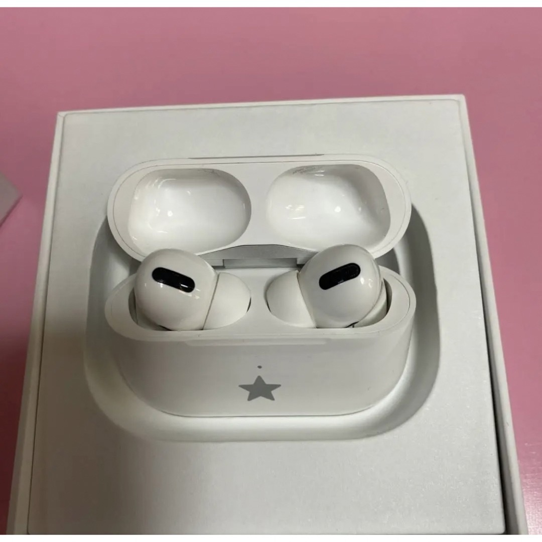 Apple(アップル)のApple AirPods Pro MLWK3JA スマホ/家電/カメラのスマホアクセサリー(ストラップ/イヤホンジャック)の商品写真