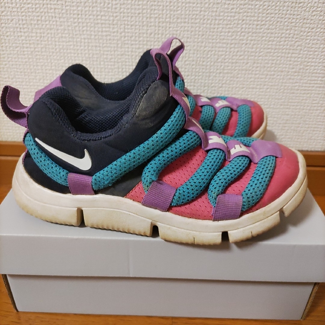 NIKE(ナイキ)のNIKEノーヴィスNOVICE PSノービス17cm紫ピンクAQ9661-403 キッズ/ベビー/マタニティのキッズ靴/シューズ(15cm~)(スニーカー)の商品写真