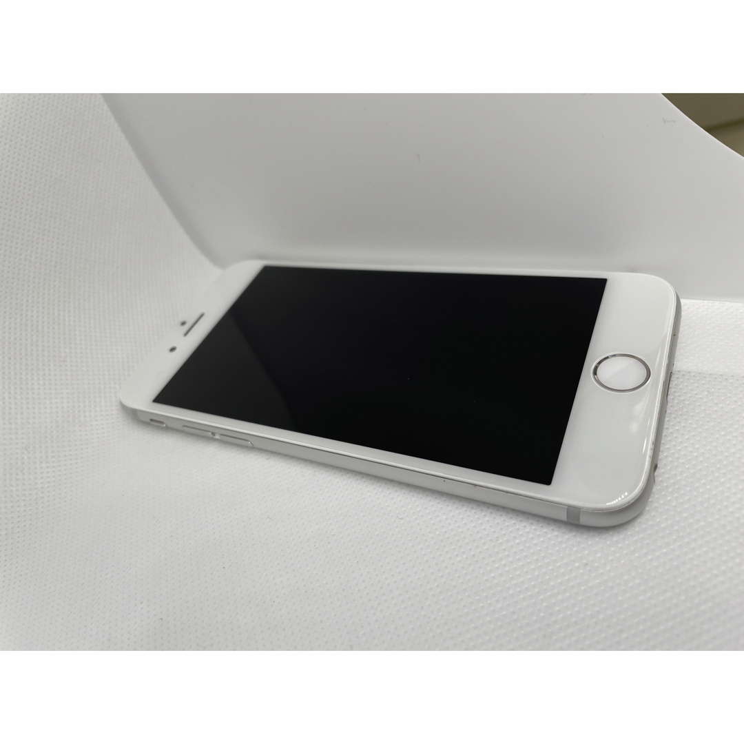 iPhone(アイフォーン)のiPhone 6  シルバー　16GB  スマホ/家電/カメラのスマートフォン/携帯電話(スマートフォン本体)の商品写真