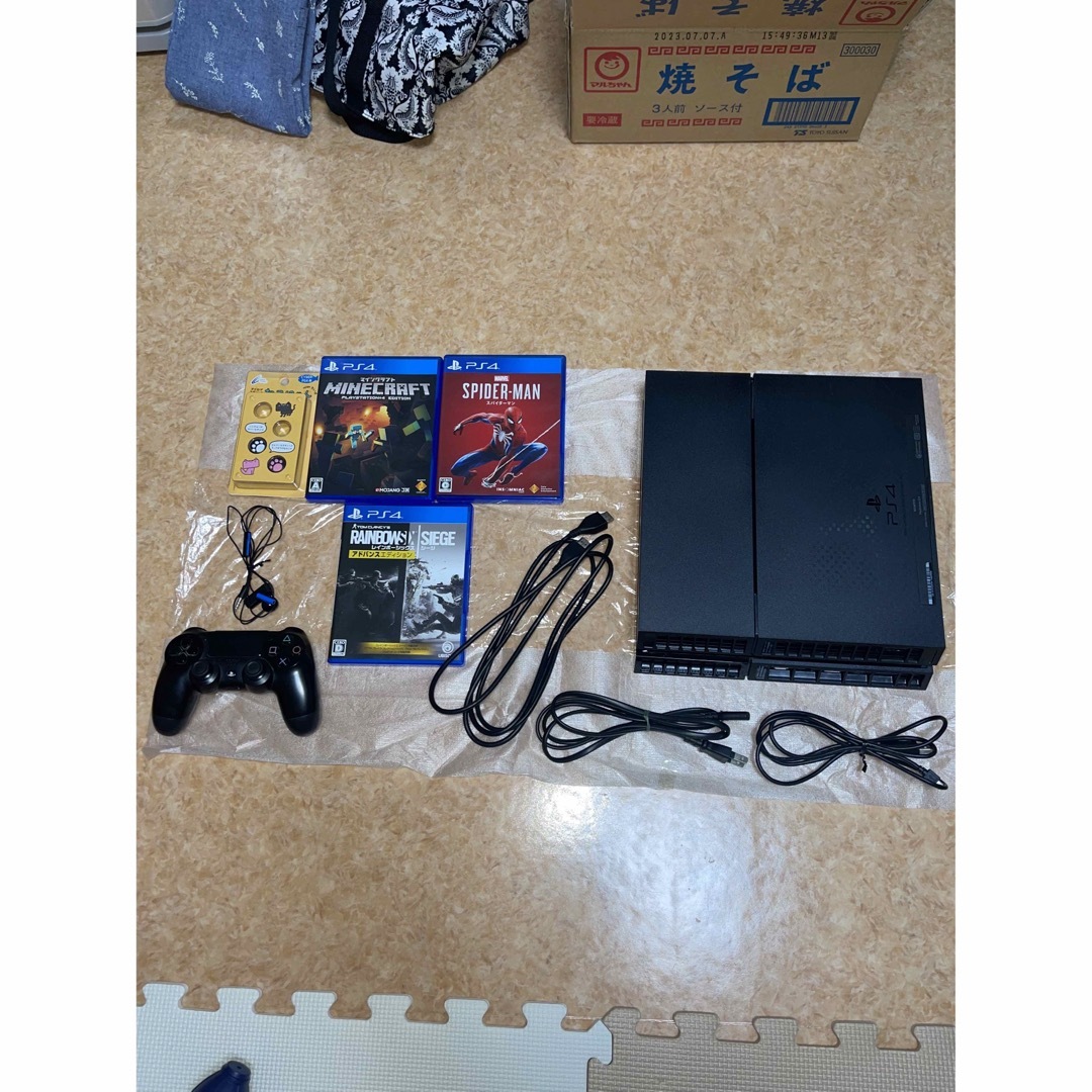 PlayStation®4 ジェット・ブラック 500GB CUH-1100A 1