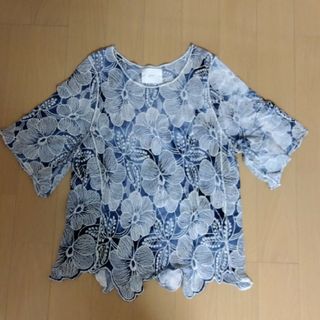 カワイイ(cawaii)の【お値下げ】cawaii pave半袖　カットソー　ブルー　花刺繍のトップス(カットソー(半袖/袖なし))