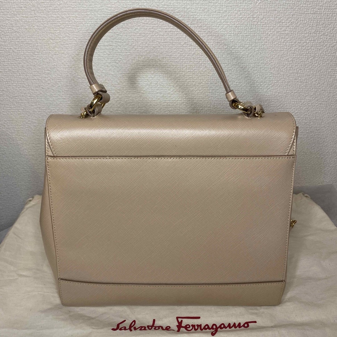 Salvatore Ferragamo - 【極美品】フェラガモ ヴァラリボン バッグ